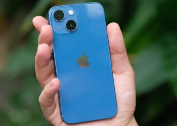 Trên tay iPhone 13 mini