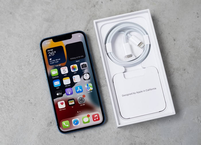 Các phụ kiện bên trong iPhone 13 mini