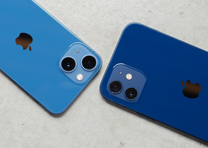 Camera sau iPhone 13 mini có sự thay đổi về cách bố trí so với thế hệ trước