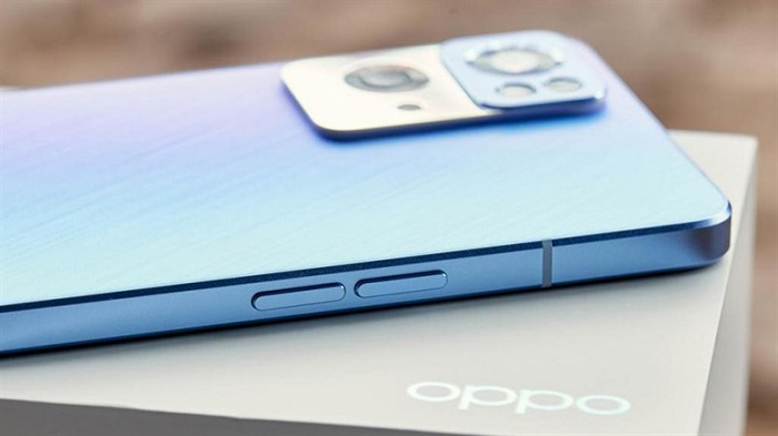 Cạnh trái có phím tăng giảm âm lượng và 1 dải ăng ten