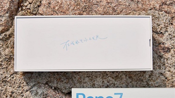 Mặt sau của hộp