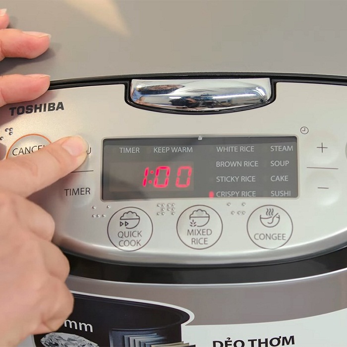 Chọn chế độ CRISPI RICE (cơm cháy) và nhấn COOK