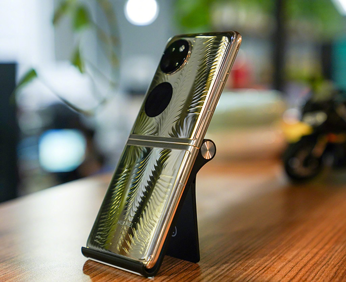 Cận cảnh Huawei P50 Pocket