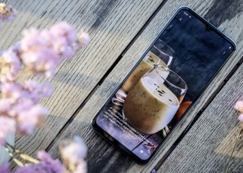 Có nên mua điện thoại Vivo V23e