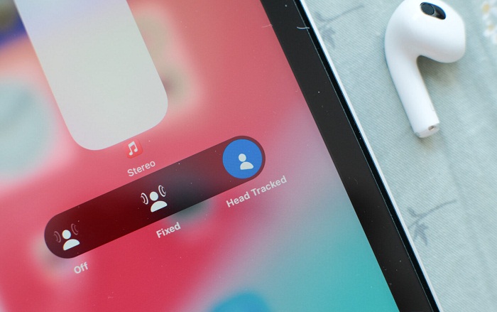 Ở chế độ Head Track, âm thanh sẽ được cố định lại một chỗ