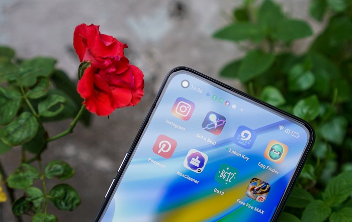 Màn hình cho khả năng hiển thị sắc nét, góc nhìn tốt, màu sắc tươi tắn, độ sáng cao