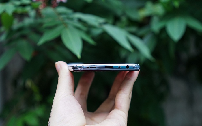 Máy sở hữu viên pin khủng 5.000mAh kèm sạc nhanh 33W, mang lại thời lượng pin khá tốt