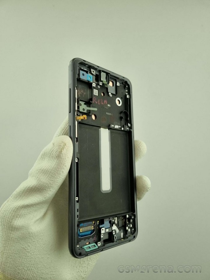 Linh kiện bên trong Galaxy S21 FE