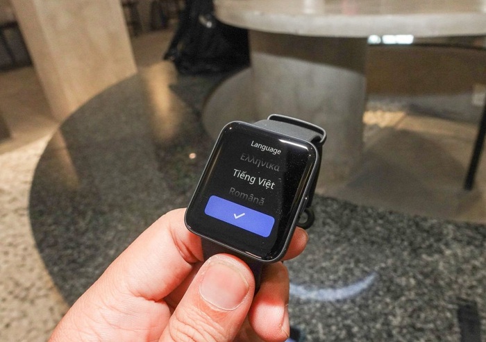 Màn hình lớn, trọng lượng siêu nhẹ cho cảm giác đeo thoải mái trên tay