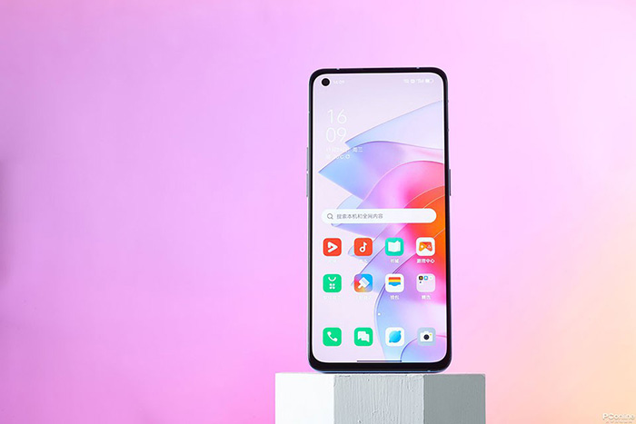 Màn hình của OPPO Reno7 rộng 6.43 inch