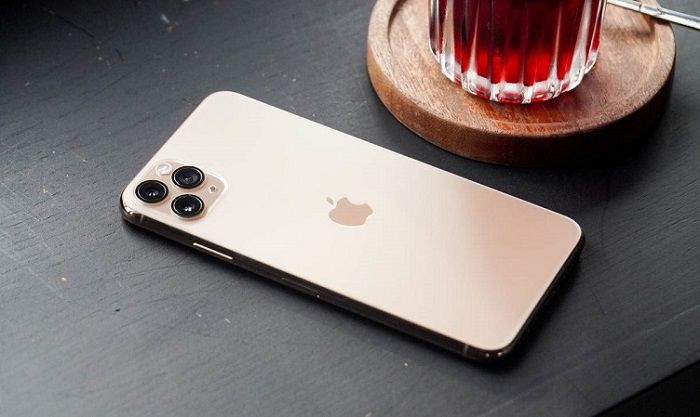 iPhone 11 Pro Max sử dụng chất liệu thép không gỉ làm khung viền
