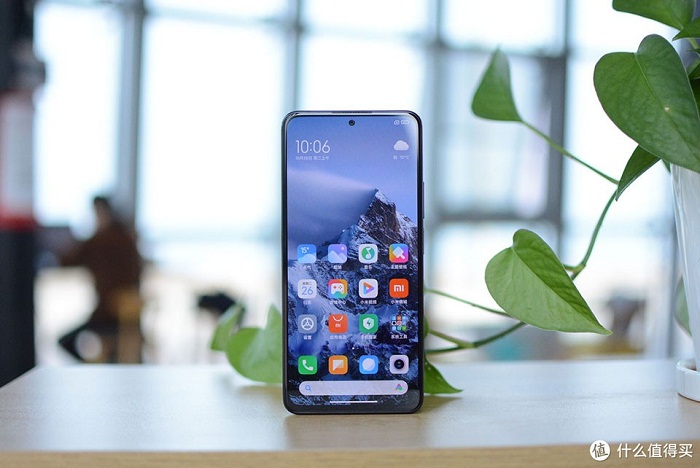 Chất lượng hiển thị màn hình của Redmi Note 11 Pro+ có phần vượt trội hơn