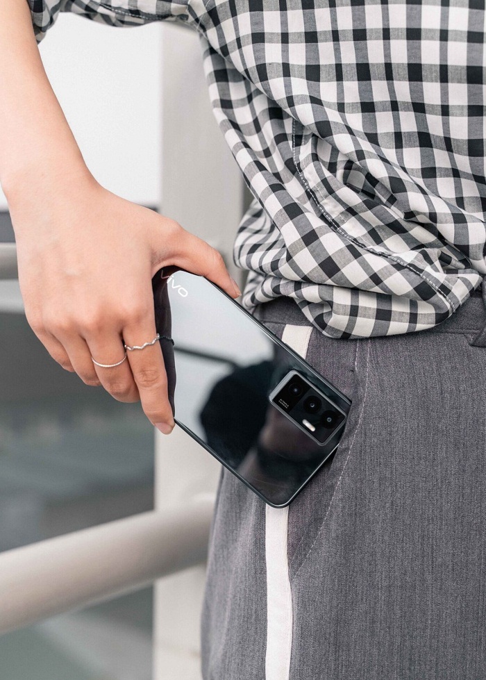 Vivo V23e 5G được trang bị hệ thống camera tốt hơn so với Redmi Note 11T