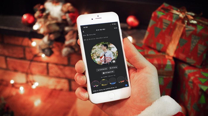 Truy cập vào trang Facebook cá nhân và nhấn vào ảnh đại diện