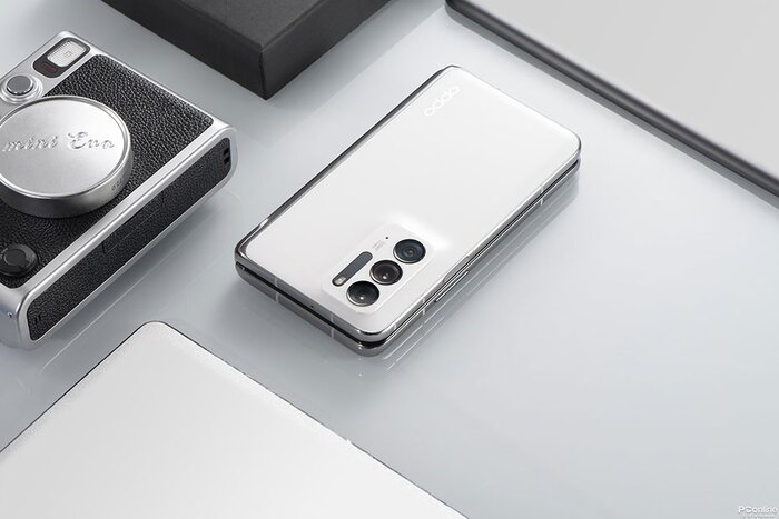 Cận cảnh mặt sau máy