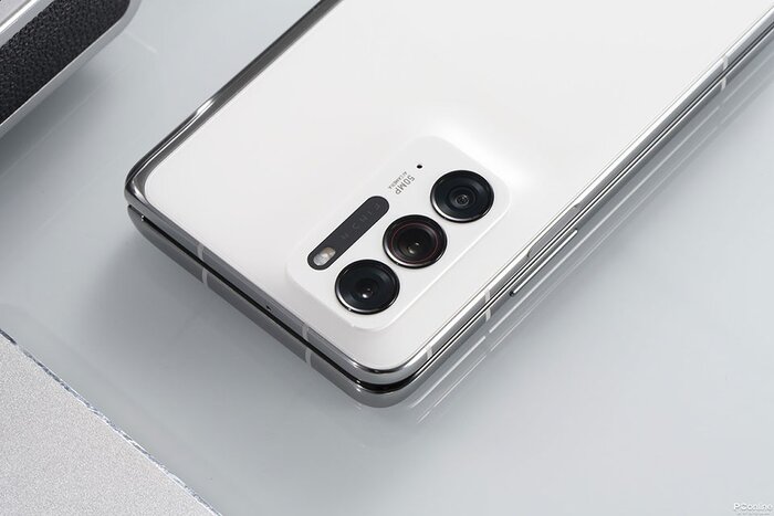 Cận cảnh cụm camera 50MP