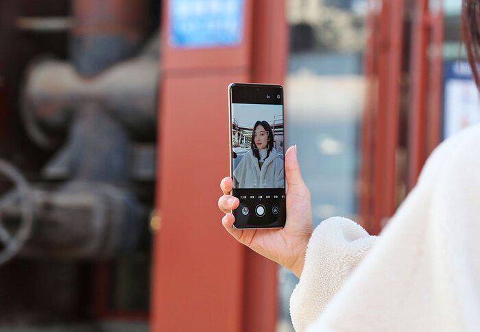 Camera trước với thiết kế tinh tế hơn