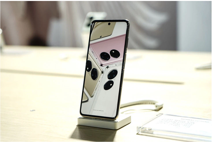 Mặt trước của Huawei P50 Pocket