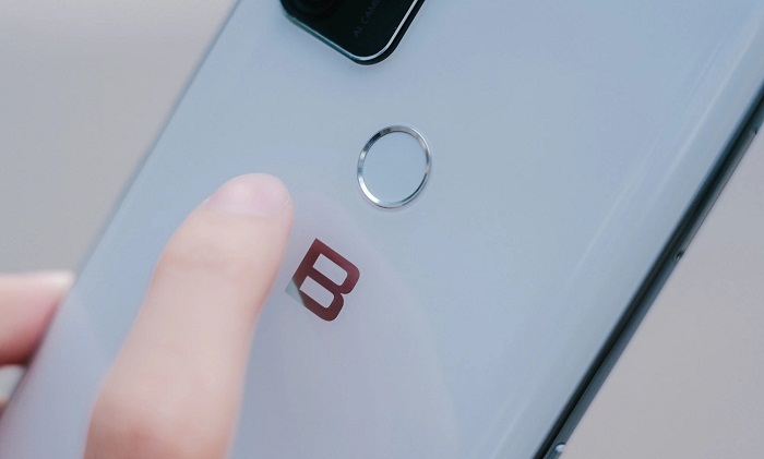 Cảm biến vân tay được tích hợp ở mặt lưng