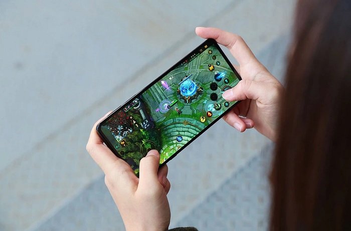 Motorola Edge X30 đã được cải tiến về dung lượng pin so với phiên bản tiền nhiệm