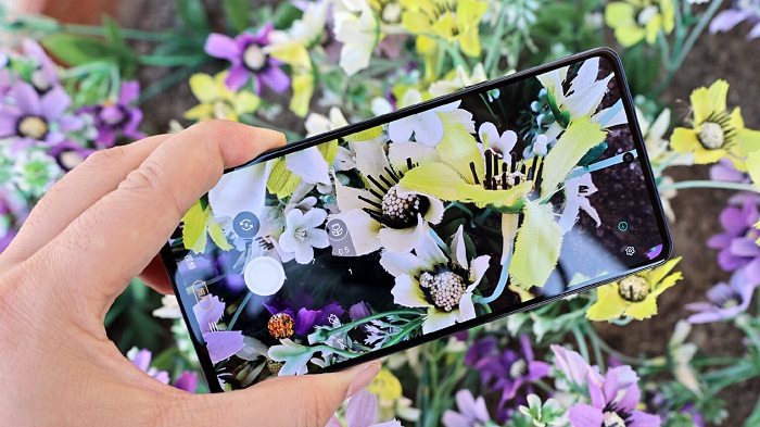 Camera selfie có độ phân giải 60MP khủng nhất hiện nay và được hỗ trợ chống rung quang học OIS