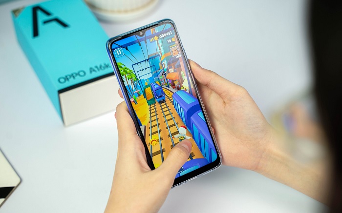 Màn hình của máy đạt độ tương phản cao, có thể sử dụng tốt trong điều kiện ngoài trời