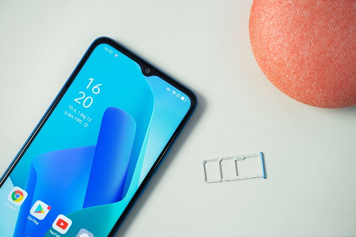 Cạnh trái là khe đựng SIM