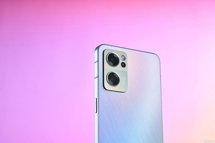 Khác biệt lớn nhất nằm ở cách sắp xếp các ống kính của cụm camera sau