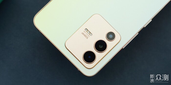 Cụm camera giống phiên bản Pro