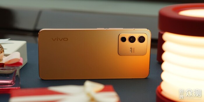 Gây ấn tượng với phiên bản màu vàng