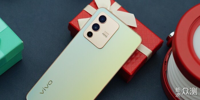 Cụm camera khổng lồ