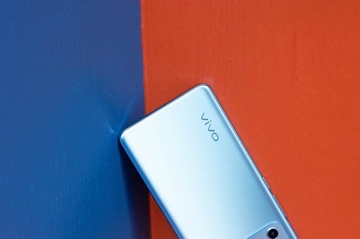 trên tay vivo S12 Pro