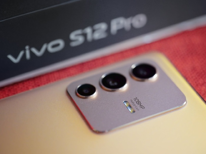trên tay vivo S12 Pro