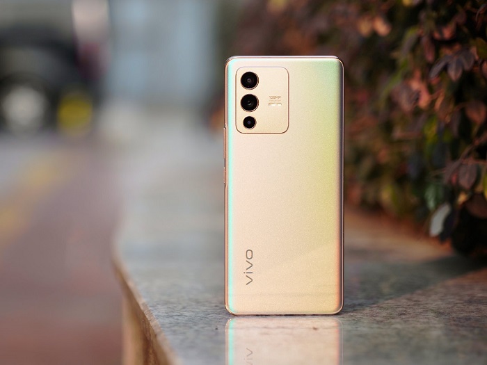 Cụm camera nổi bật trên mặt lưng