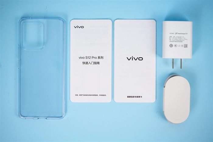 Các phụ kiện đi kèm Vivo S12 Pro