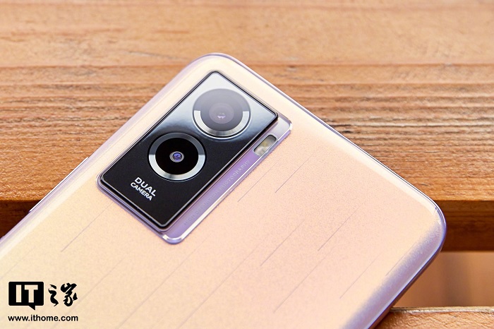 Cụm camera của Vivo Y55s 5G