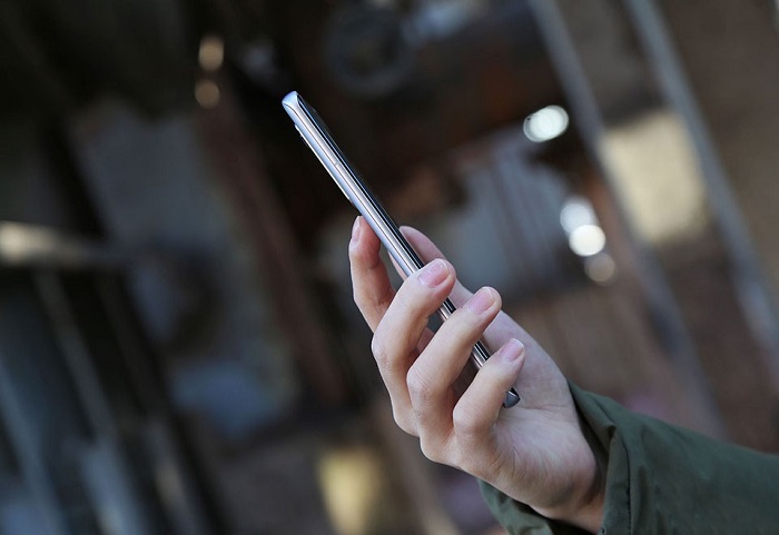 Xiaomi 12 Pro cho cảm giác rất thoải mái khi cầm trên tay