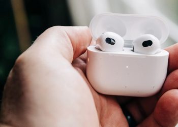 Airpods xách tay là gì? Có nên mua Airpods xách tay không?
