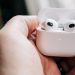Airpods xách tay là gì? Có nên mua Airpods xách tay không?