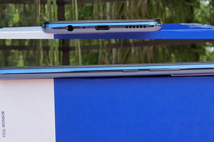 Kích thước siêu mỏng, trọng lượng nhẹ cho cảm giác cầm nắm trên tay thoải mái