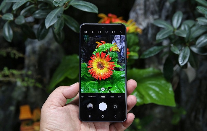 Galaxy S21 FE 5G có giao diện chụp ảnh trực quan với các tính năng và chế độ được sắp xếp hợp lý