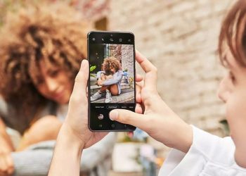 Galaxy S21 FE 5G ra mắt: Chiếc smartphone hàng đầu được thiết kế bừng khí chất cho fan hâm mộ