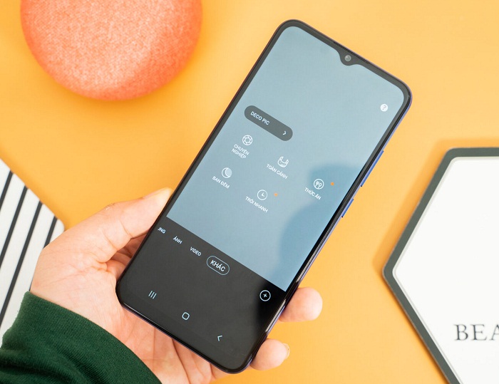 Máy còn được hỗ trợ nhiều tính năng chụp ảnh hấp dẫn khác