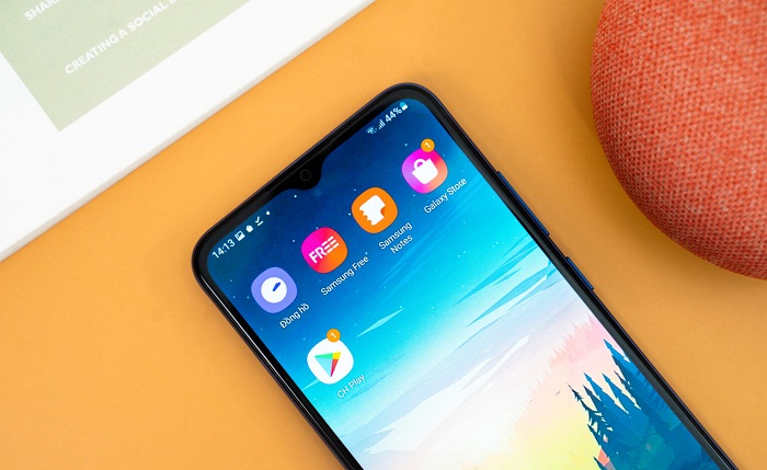 Độ sáng của máy khá tốt, tuy nhiên có nhược điểm là góc nhìn kém