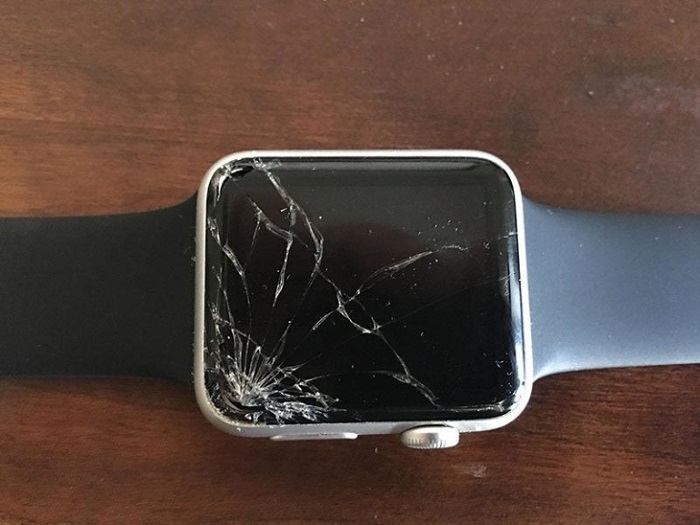 Đồng hồ bị rơi vỡ