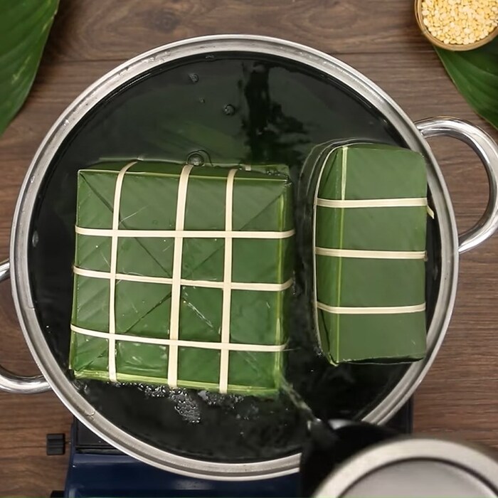 Luôn để nước sôi và ngập mặt bánh