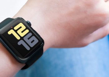 cách cài đặt giờ trên Apple Watch
