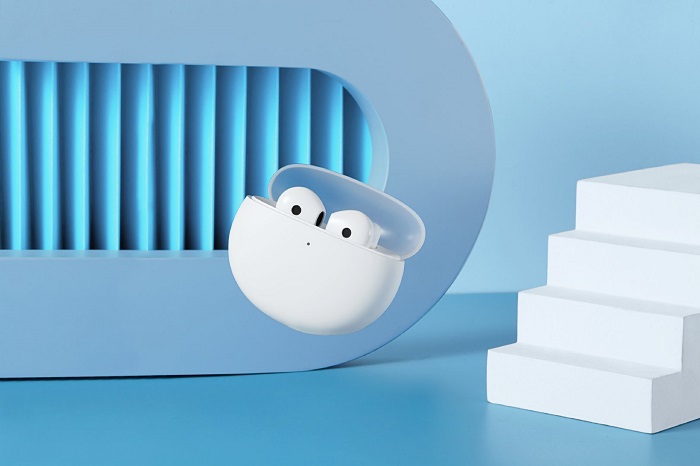 Nắp hộp sạc được mở ra