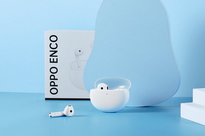 Nắp hộp sạc được mở ra