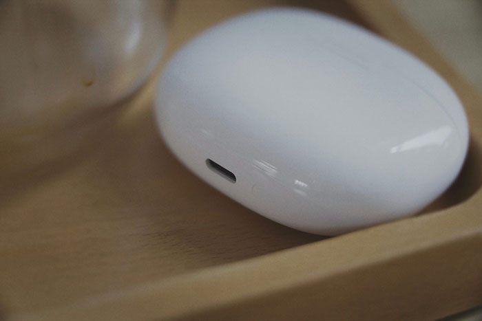 Mặt dưới là cổng USB-C